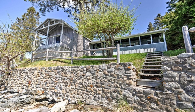 Bayfront Hancock Cottage w/Beach Access & Views!