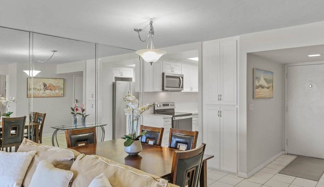Beach Condo Nothing Between U & The Ocean! STEPS TO THE BEACH👙 W8TNG 4 U DODs