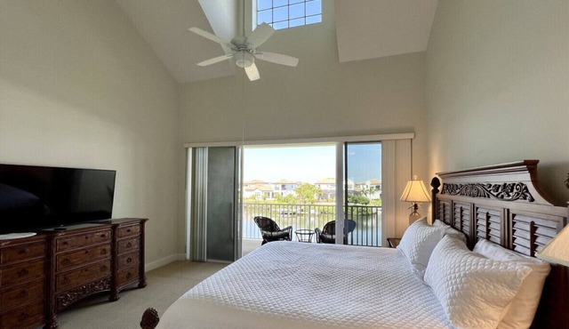 Beach resort community! Walk to the beach, piers, pools, restaurants, fitness center & more!