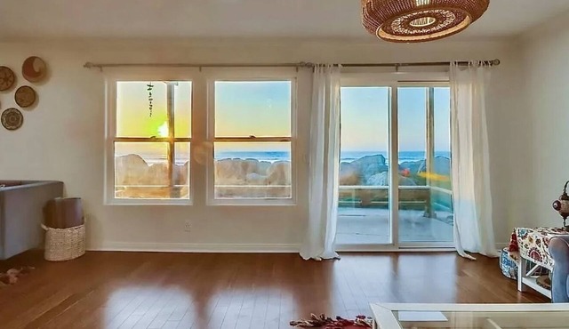 Beachfront condo-amazing views!