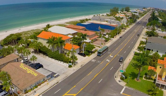 BEACHFRONT CONDO, SIMPLY AMAZING; FREE WIFI CHAIRS BBQ Pkg
