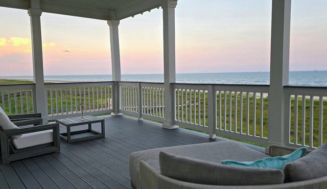 BEACHFRONT! ELEVATOR! HOT TUB! CUSTOM BUILT! GATED COMMUNITY! A BIT OF PARADISE