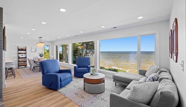 Beachfront! Family Friendly, Shark Tooth Hunting & Panoramic Bay Views