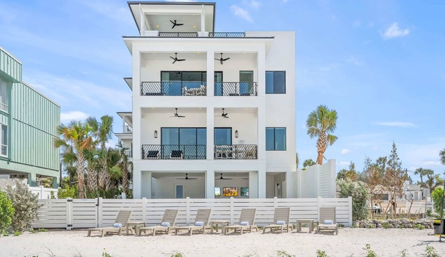 Beachfront Luxury - Pool, Spa & Rooftop Deck