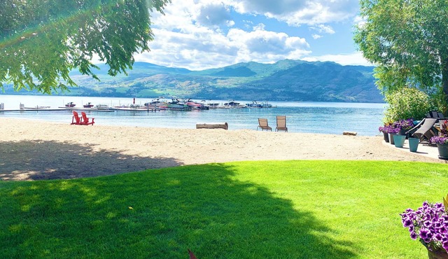 Beachside Bliss! Spacious Ground Level Walk Out Patio Direct on the Beach & Lake