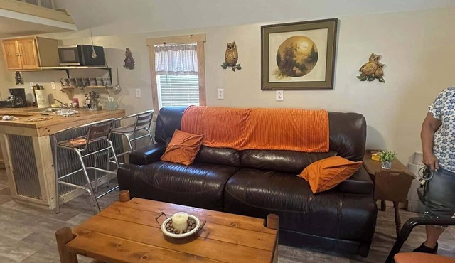 Beautiful 4-bedroom cabin with AC in serene Isaban