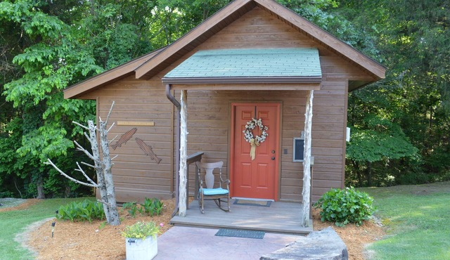 Beautiful cedar cabin right on the Whiteriver