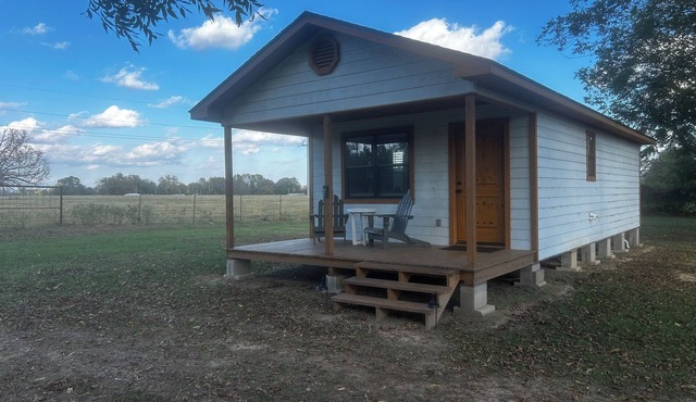 Beautiful, clean & cozy White House Cabin #3 near New Boston Texas