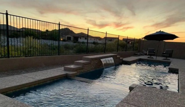 Beautiful Estrella Mountain Ranch Home Pool and Hot Tub