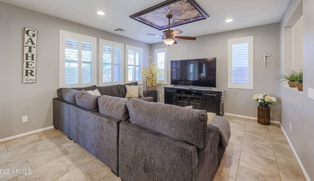 Beautiful Glendale Gem With Room For Everyone!