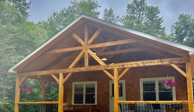 Beautiful Heated Cottage by Pitcher Pond - 3 gorgeous acres - Sleeps 4