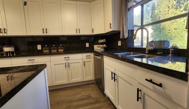 Beautiful large 4 bedrooms one level home in Everett. in Everett