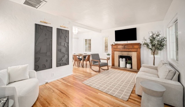 Beautiful mid century 2-bedroom house in central Tucson with AC and WiFi
