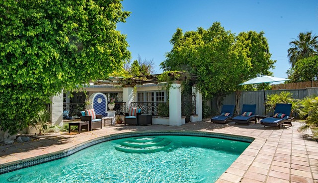 Beautiful property-3+2 Enchanting Oasis in south Palm Desert-Great Location!