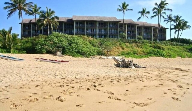 Beautiful Spacious Oceanfront Condo on Wailua Bay