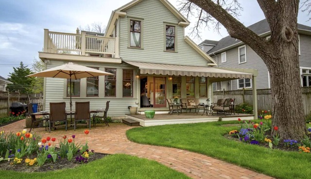 Beautiful Victorian in Great Eastport Location