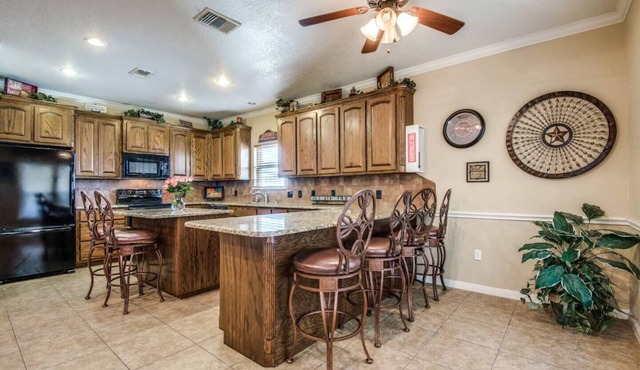 Beautiful Waterfront Retreat in Gated Community, Large Deck & River Access!