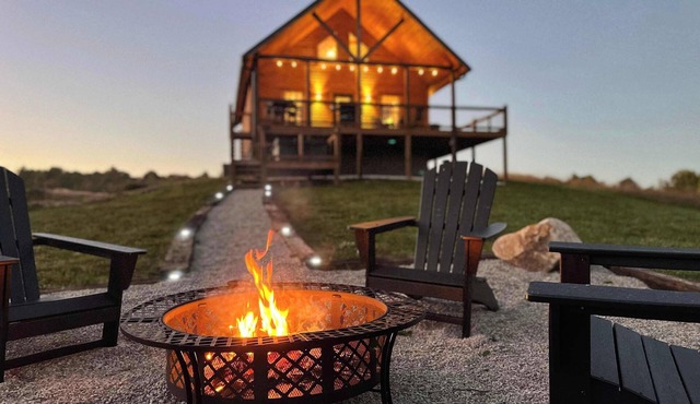 Belay Station Hot Tub - Arcade Loft RRG Escape - Modern hilltop cabin with arcade loft - fast WiFi