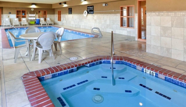 Best Value, Quality Stay! 4 Units, Indoor Pool, Pets Allowed, Free Parking!