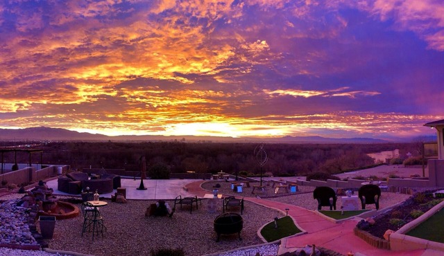 Best view in town. Minutes away from Old town and the Albuquerque zoo