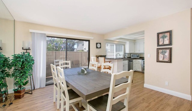 Blissful SEA'renity - Family Townhome Perfect for Game Night- Pet Friendly