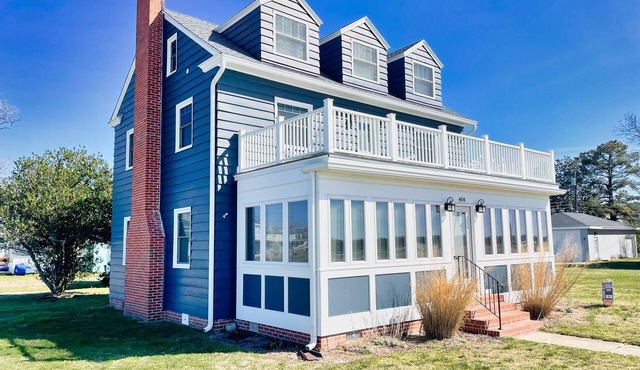 Blue Bay Home, Beachfront with Sunset Views