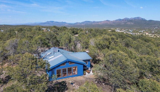 Blue Pine Cabin: 5 miles to Paako Ridge Golf