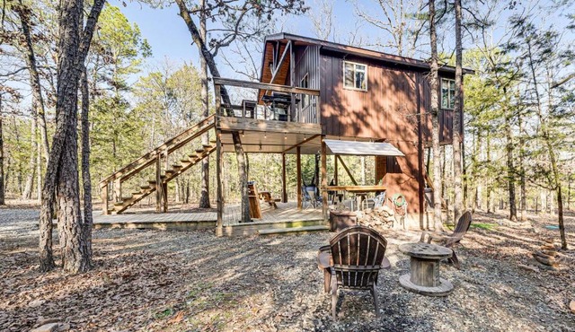 'Bluebird Treehouse' Near Kiamichi Mtns w/Hot Tub