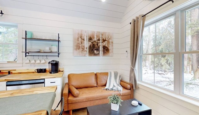 Brand-new dog-friendly home near Hancock Pond with firepit, grill, streaming, AC