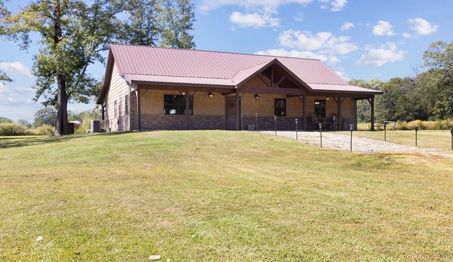 Brand New Secluded Cabin with Meadow Views
