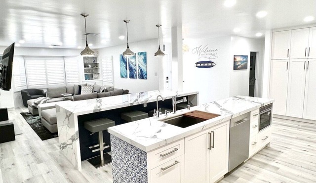 Breathtaking Luxury Beach House w/Gym, Sauna, BBQ Grill, & Only Steps from Sand