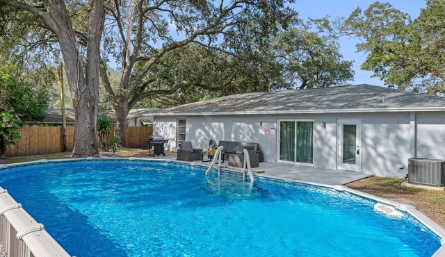 Breathtaking & Renovated Tampa Heated Pool House