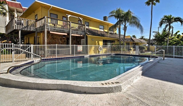 Breezy & Beachy Belleair Condo: 12 Steps to Shore!