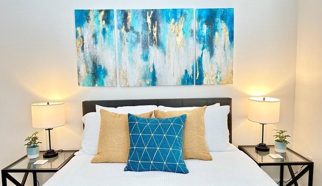 Bright 2 Bed/2 Bath w/Views Walk to the Beach DTSM
