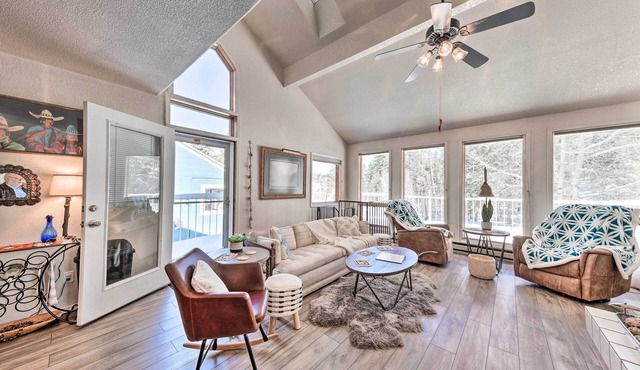 Bright Cloudcroft Condo w/Game Room + Deck!