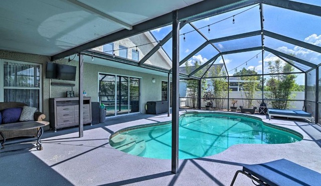 Bright Getaway w/Ski Lake, 11 Miles to Dtwn Tampa