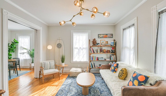 Bright & Pet-Friendly Home: 2 Mi to Harvard Square