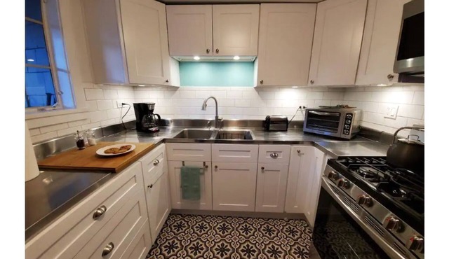 Bright & Tasteful Condo Near Lab, 2 BR, Gov Rates