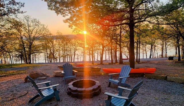 Bristow Blue- Lakefront with boat ramp access, dog friendly!