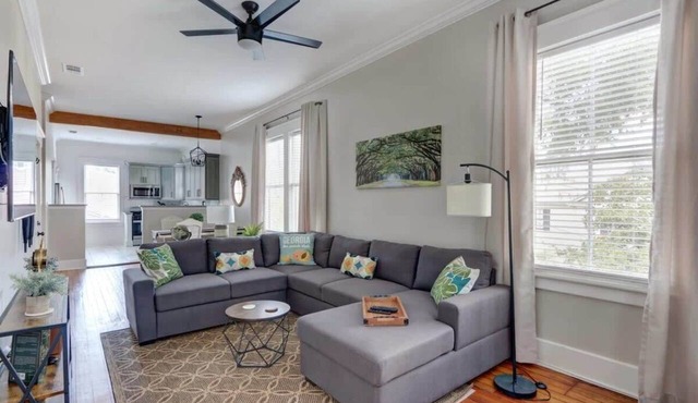 Broad Flat, Modern | Relaxing | Walk to Everything