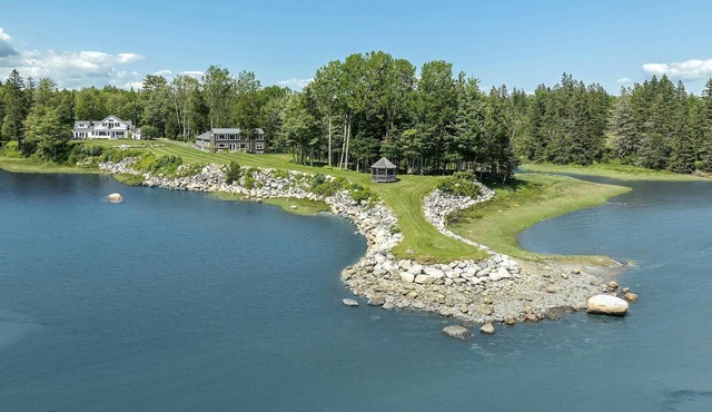 Brooklin House + Penthouse: magical location, deluxe property, stunning views.