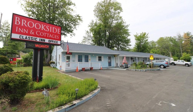 Brookside Inn & Cottages