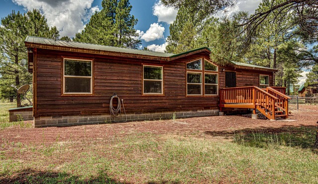 Bull Elk Lodge a cozy cabin in the woods of Northern Arizona