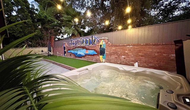 CA4. Hot Tub, Mini Golf, Arcade & EV Charger