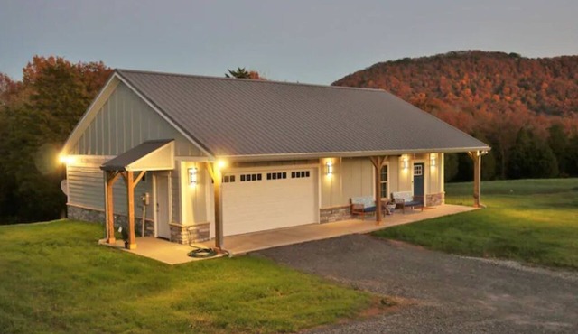 Cabin at House Mountain-Entire Cabin, Stunning View