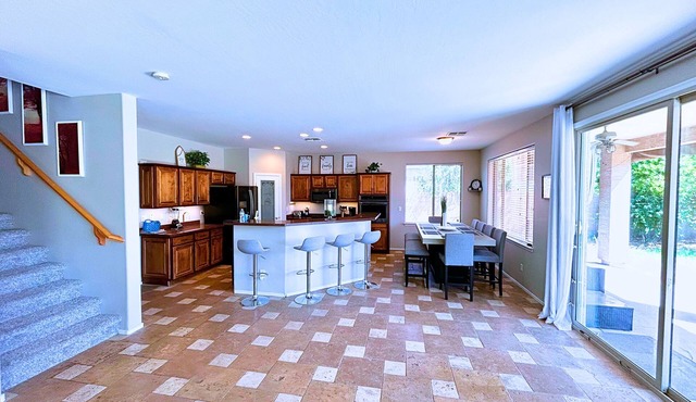 Calming 5 Bed, 3 Bath, in Good Location