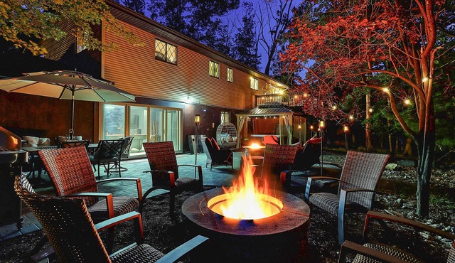 Camelback Pocono Getaway w/Hot Tub & Games!