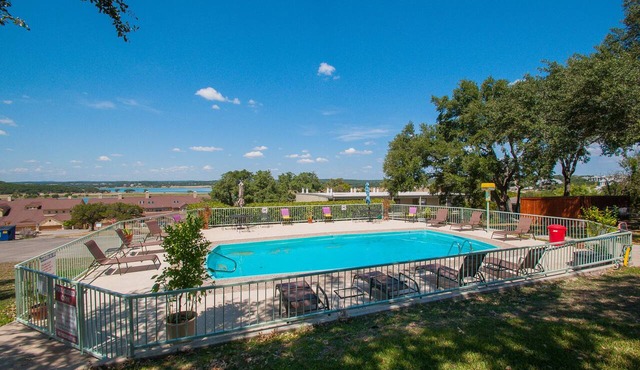 Canyon Lake get-a-way w/beautiful sunset view
