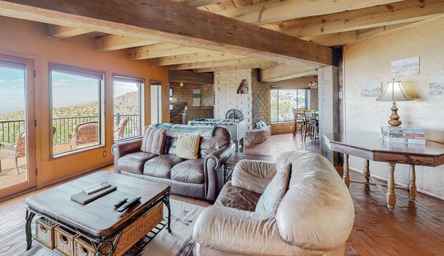Casa Monte Vista - Mountainside with city views!