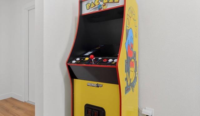 CasaBoho Billiards Game Room Arcade Sleep 12